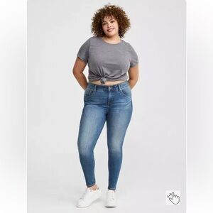 Torrid Bombshell Skinny Premium Stretch Jeans * SHORT INSEAM